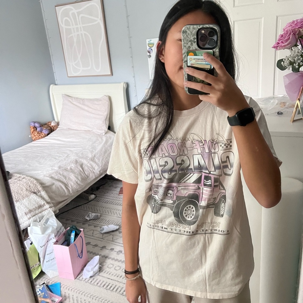 Hollister Beige Graphic T-Shirt